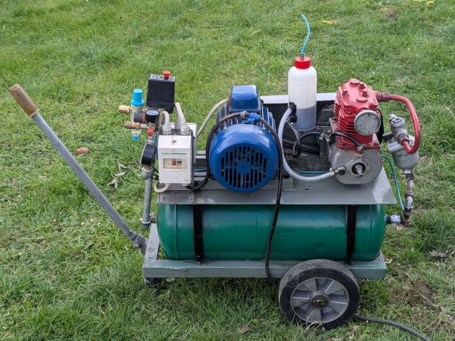 Kompresor sprężarka jelcz HS21 HS 21 dwutłokowy 380V siła 2.2KW