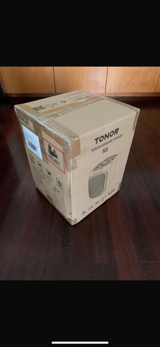 Coluna karaoke TONER K6 com 2 microfones. Nova, na embalagem.