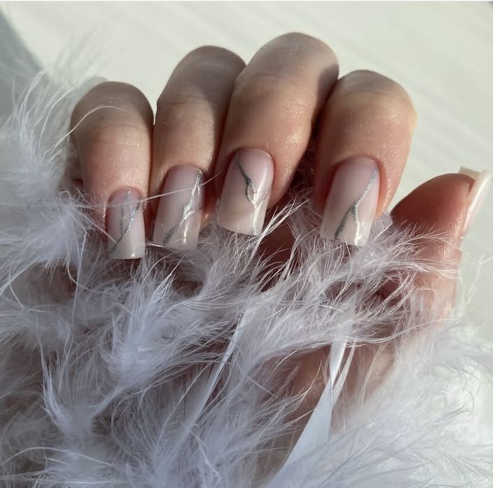 Покриття гель лаком, корекція (Деснянська правда)