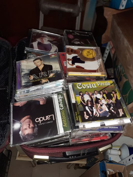 Lote 100 CDS ainda com plástico novos