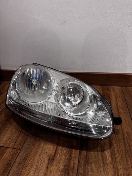 Lampa prawa przód vw golf 5 jasna