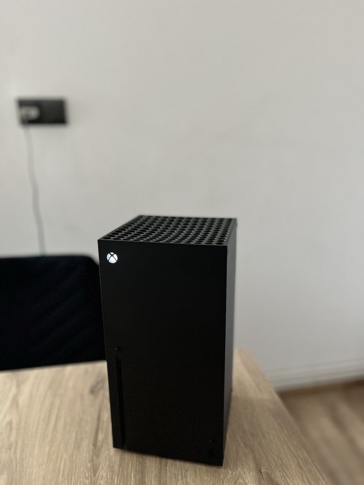 xbox series x 1tb + 2 pady + forza horizon 5