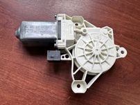 Мотор двигуна склопідйомника передніх лівих дверей Audi WAG 4K0959801