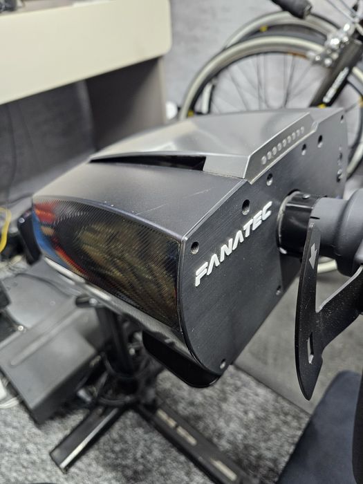 Kierownica z bazą i pedałami Fanatec CSL Elite