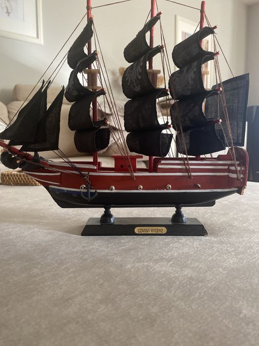 Drewniany model żaglowca „Czarny Rycerz”