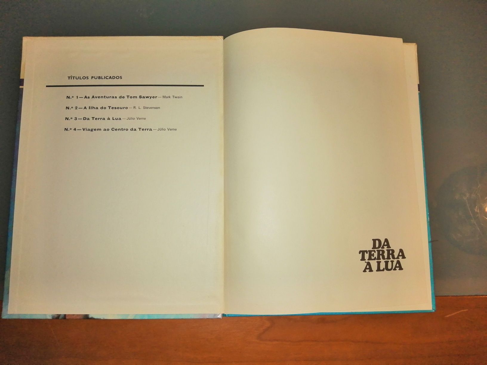 Da terra à lua / Julio Verne     Porto Editora, Imp. 1980