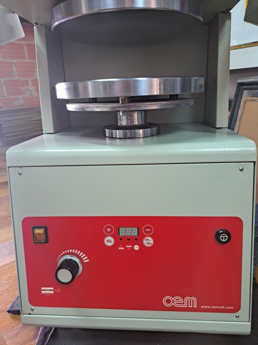 Formadora automática de bases de pizza