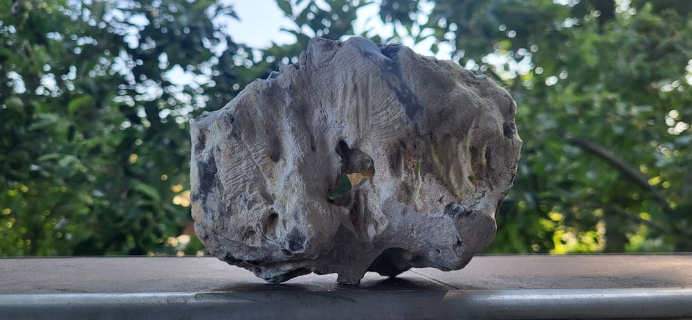 Камень для акваріума з отвором