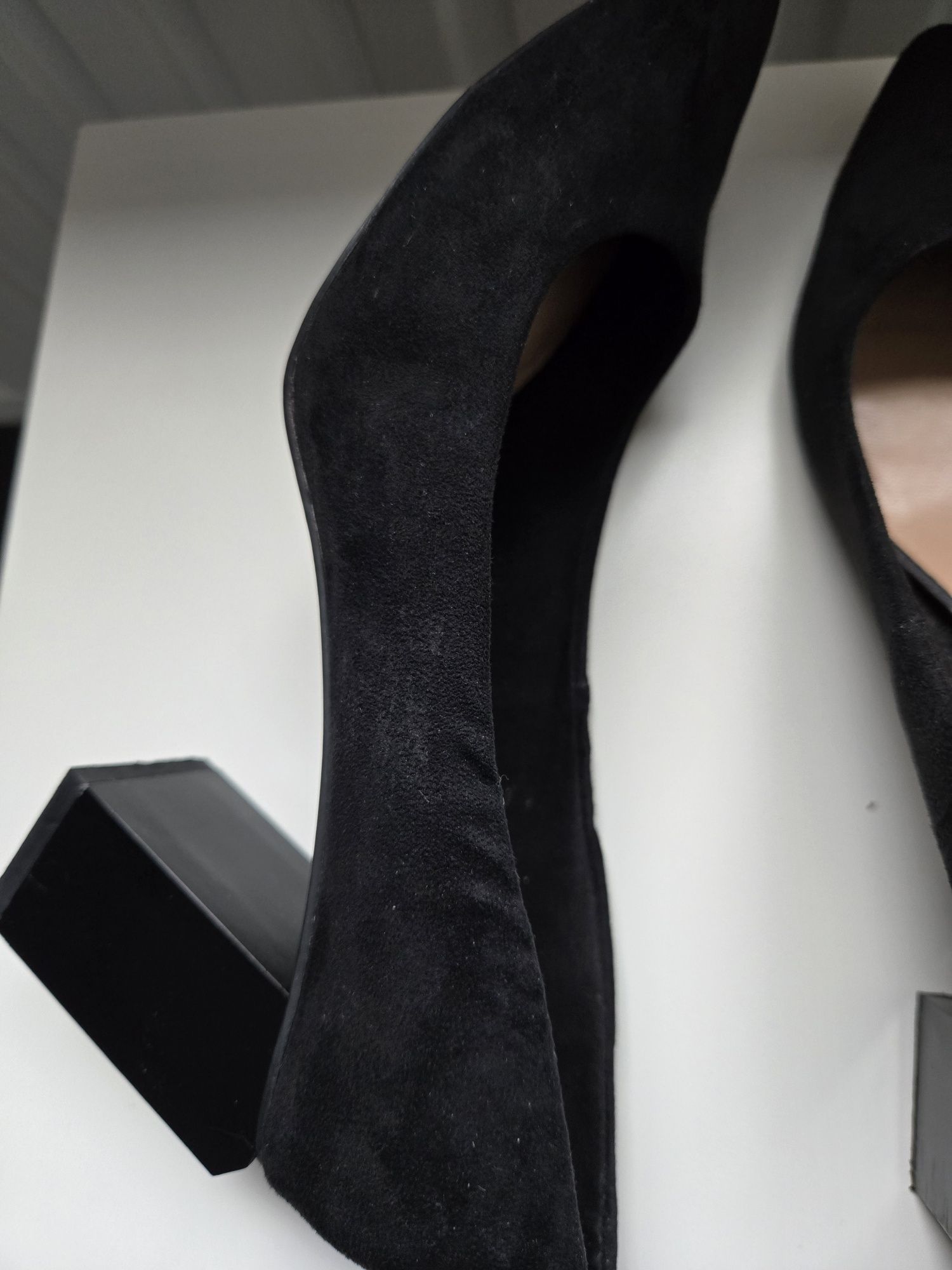 Czarne buty na słupku, Stradivarius rozm. 38
