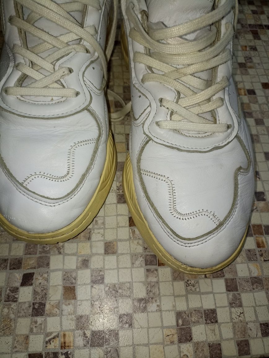 Кроссовки Adidas .Кожа.45 размер