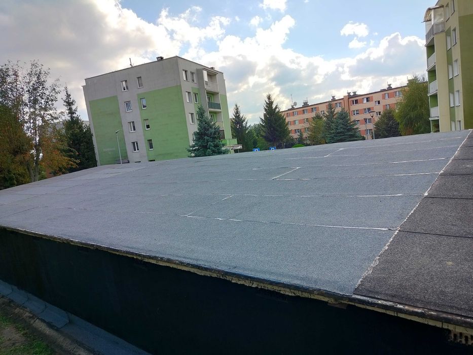 Usługi dekarskie płaskich dachów papa termozgrzewalną