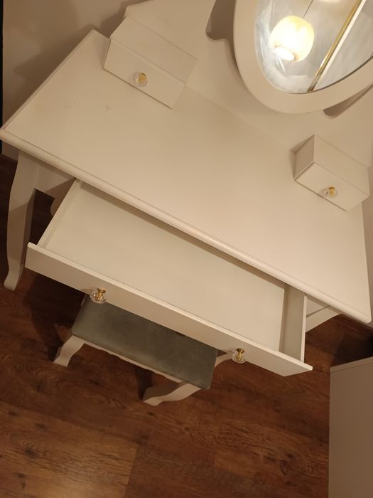 Toaletka Boho z szufladą i taboretem