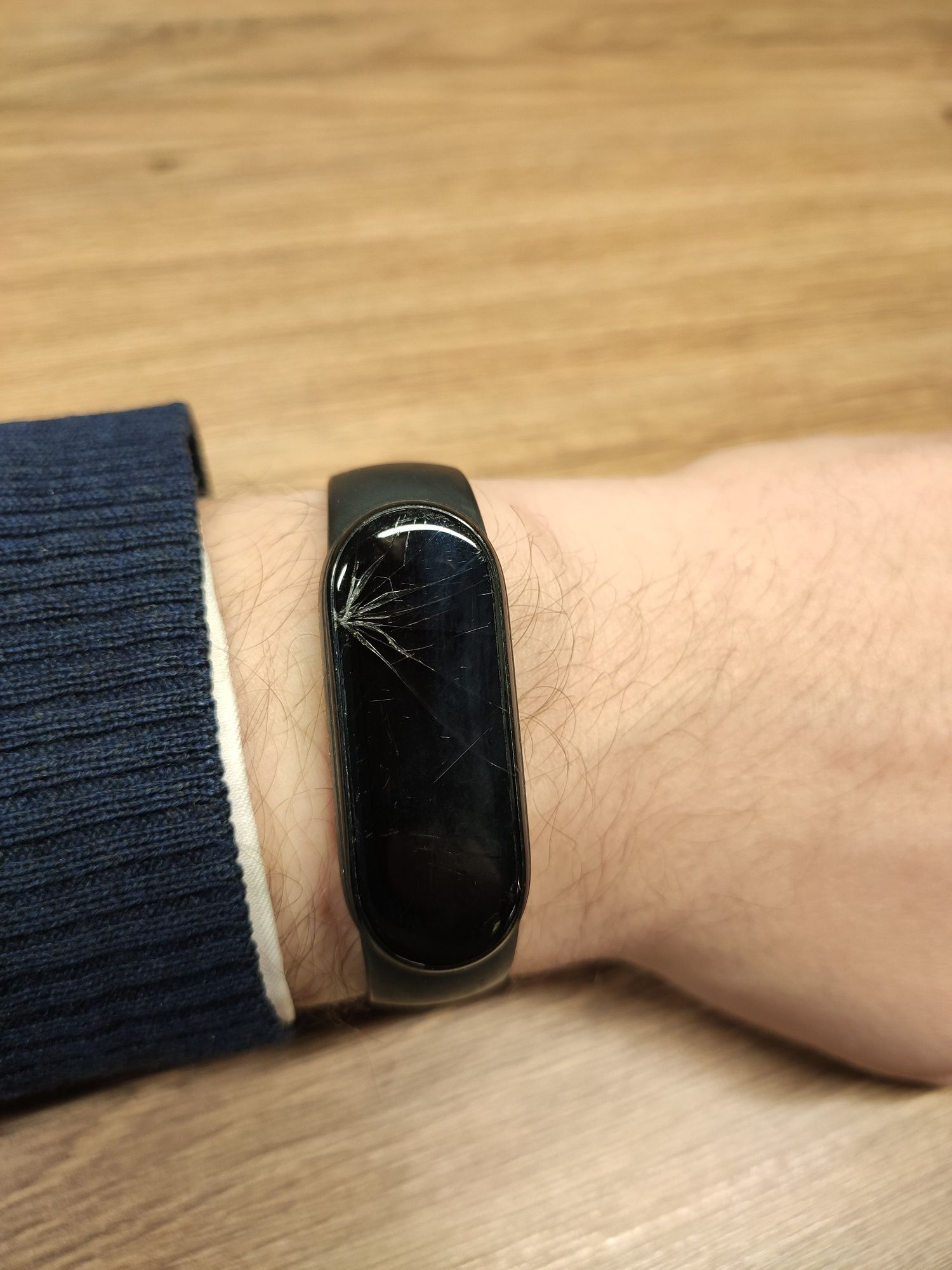 Xiaomi Mi Band 6 z silikonową opaską