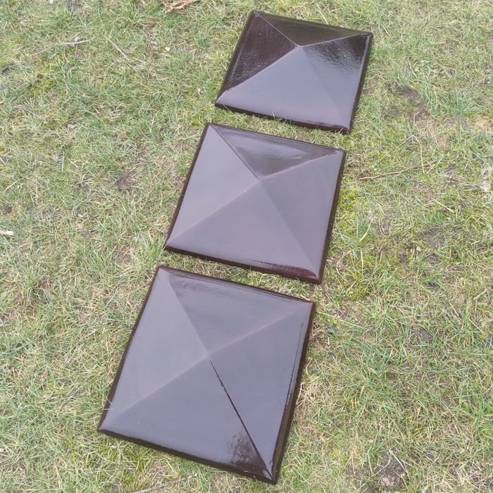 Daszek ceramiczny czarny połysk na słupek 38x38cm, czapa