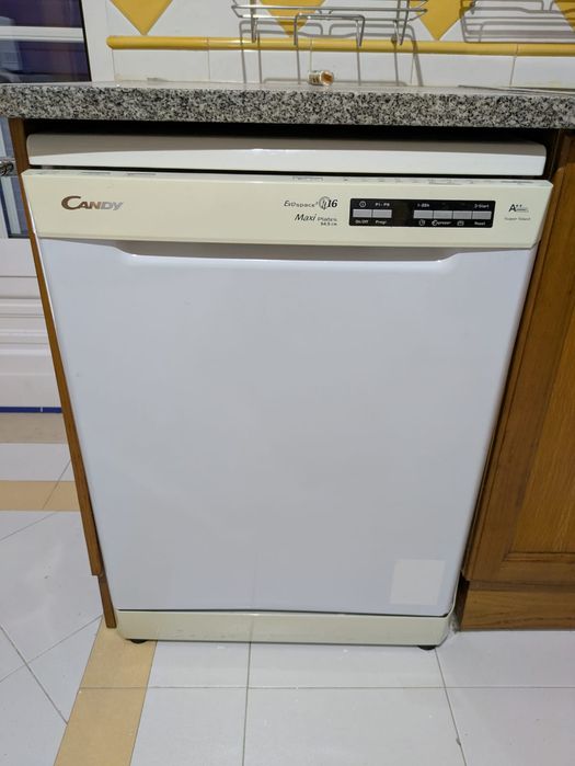 Máquina de lavar loiça Candy Evospace Maxiplates