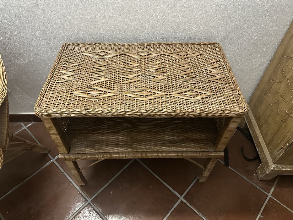 Conjunto cadeira e mesa de palha