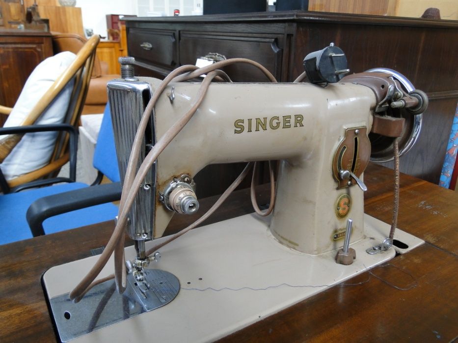 Máquina de costura Singer - Bom estado geral