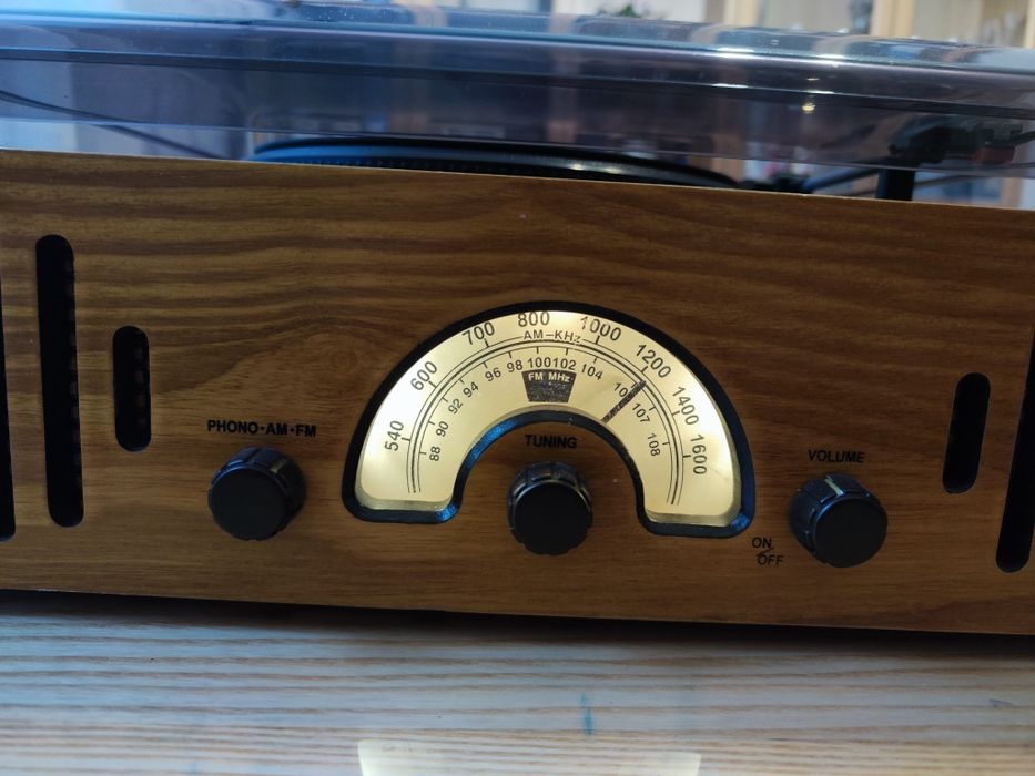 Gramofon z radiem