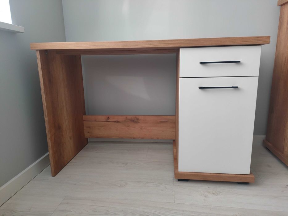 Używane uniwersalne biurko