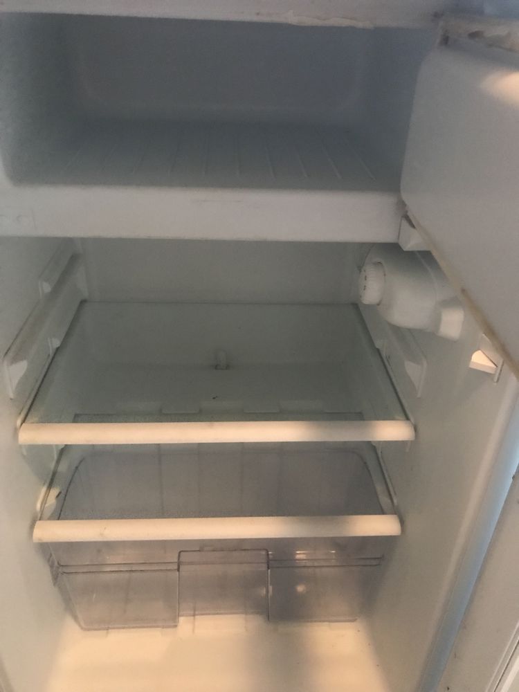 Однокамерный мини холодильник candy cfo 162 (под восстановление)
