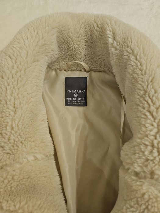 Casaco em pêlo, resistente á chuva!!! Muito quentinho