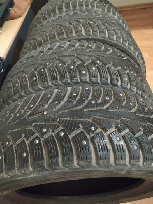 Гума зимова шиповпна 205 55 16 Nokian Hakkapelitta