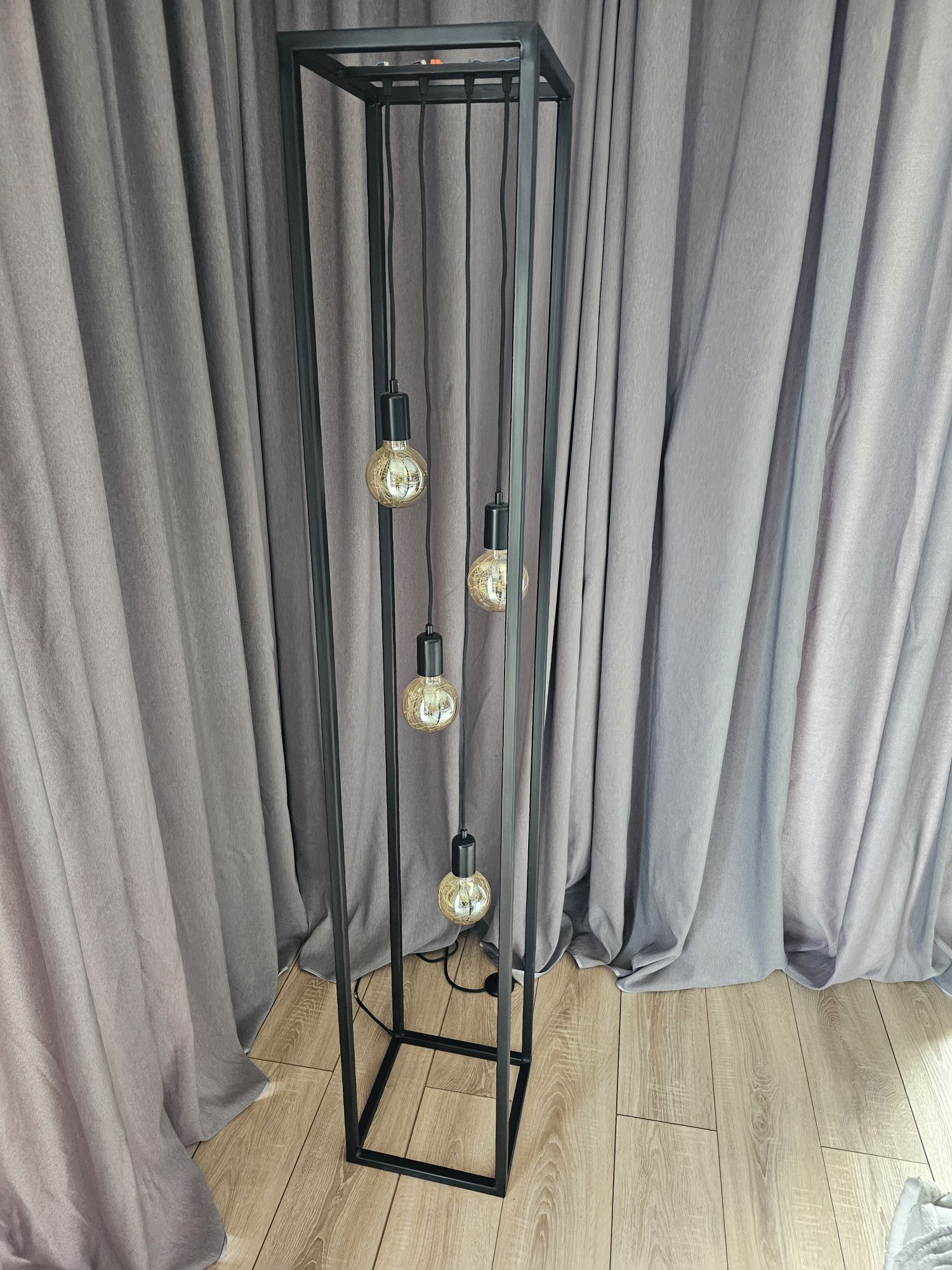 Lampa stojąca w stylu loft