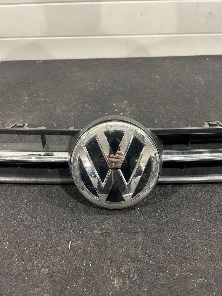 VW Polo 2g przed lift grill atrapa znaczek pod radar