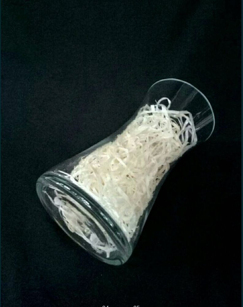 Невелика скляна ваза