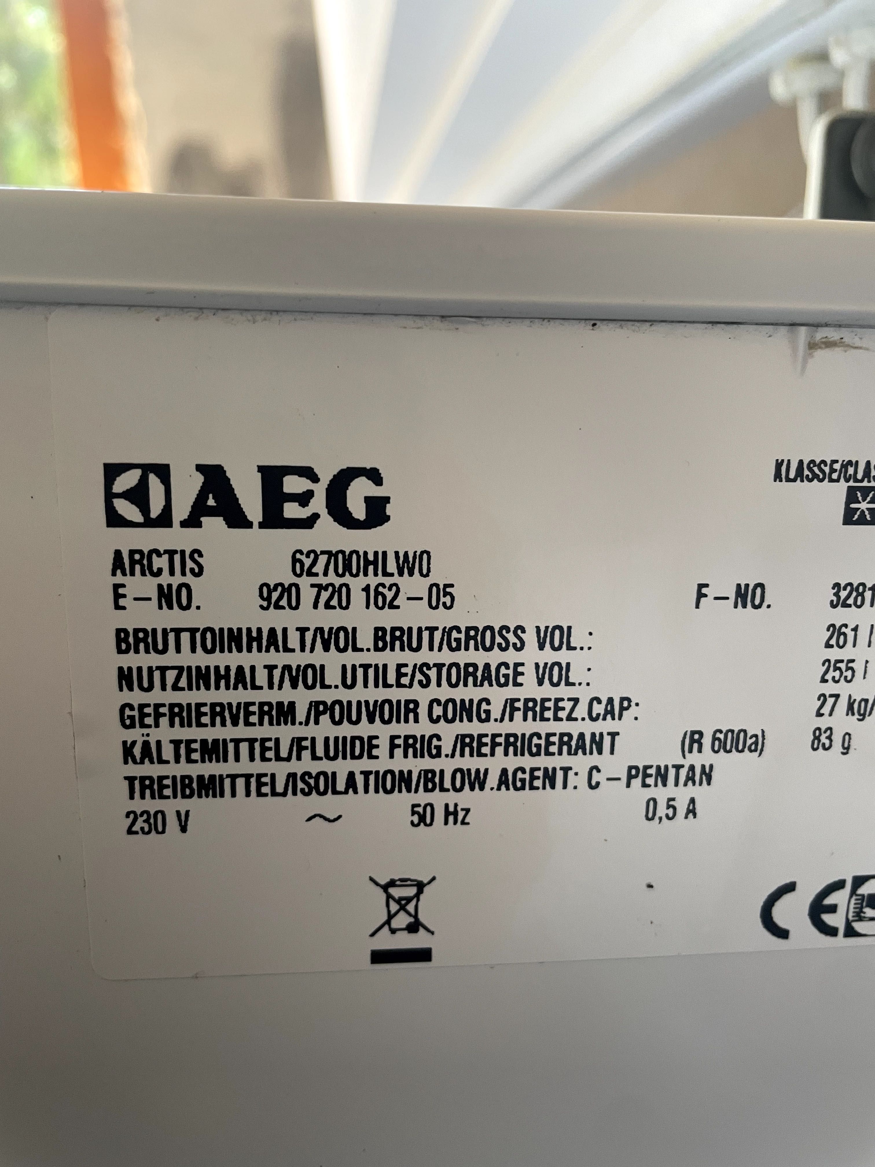 Zamrażarka skrzyniowa biała  AEG 255l 62700HLW0