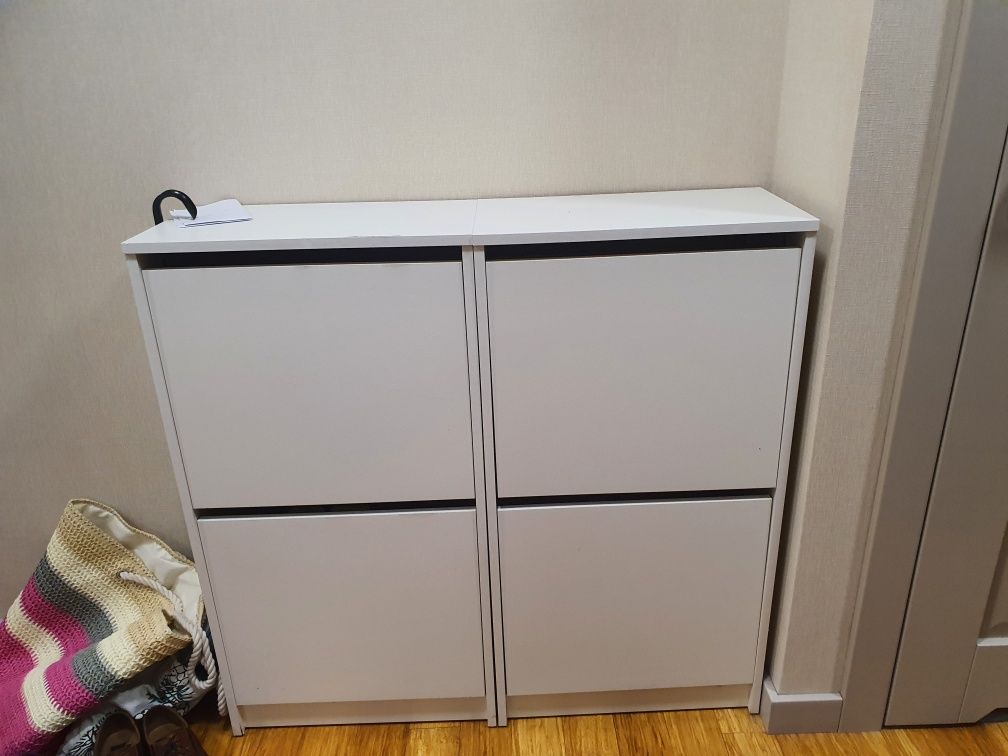 Szafka na buty IKEA BISSA – biała, wąska, 2 klapy