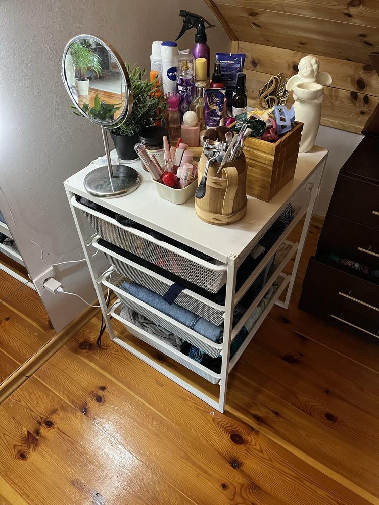 Jonaxel ikea bialy regal z koszami i górną półką