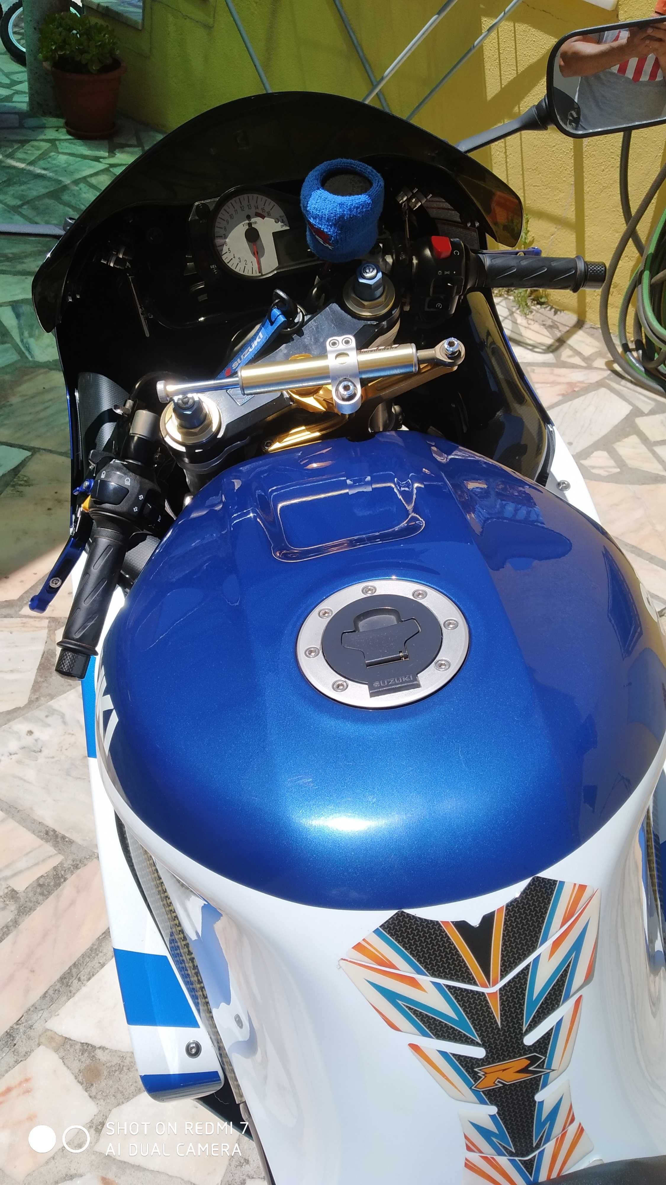 Suzuki GSXR 750 em bom estado