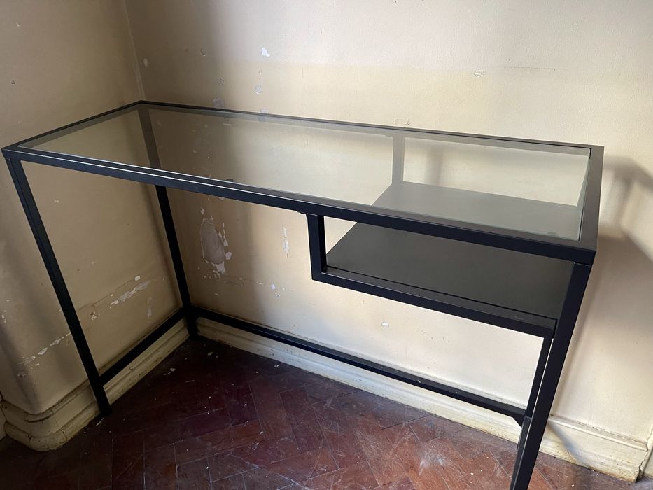 Secretária Vittsjo Ikea - metal preto e tampo de vidro
