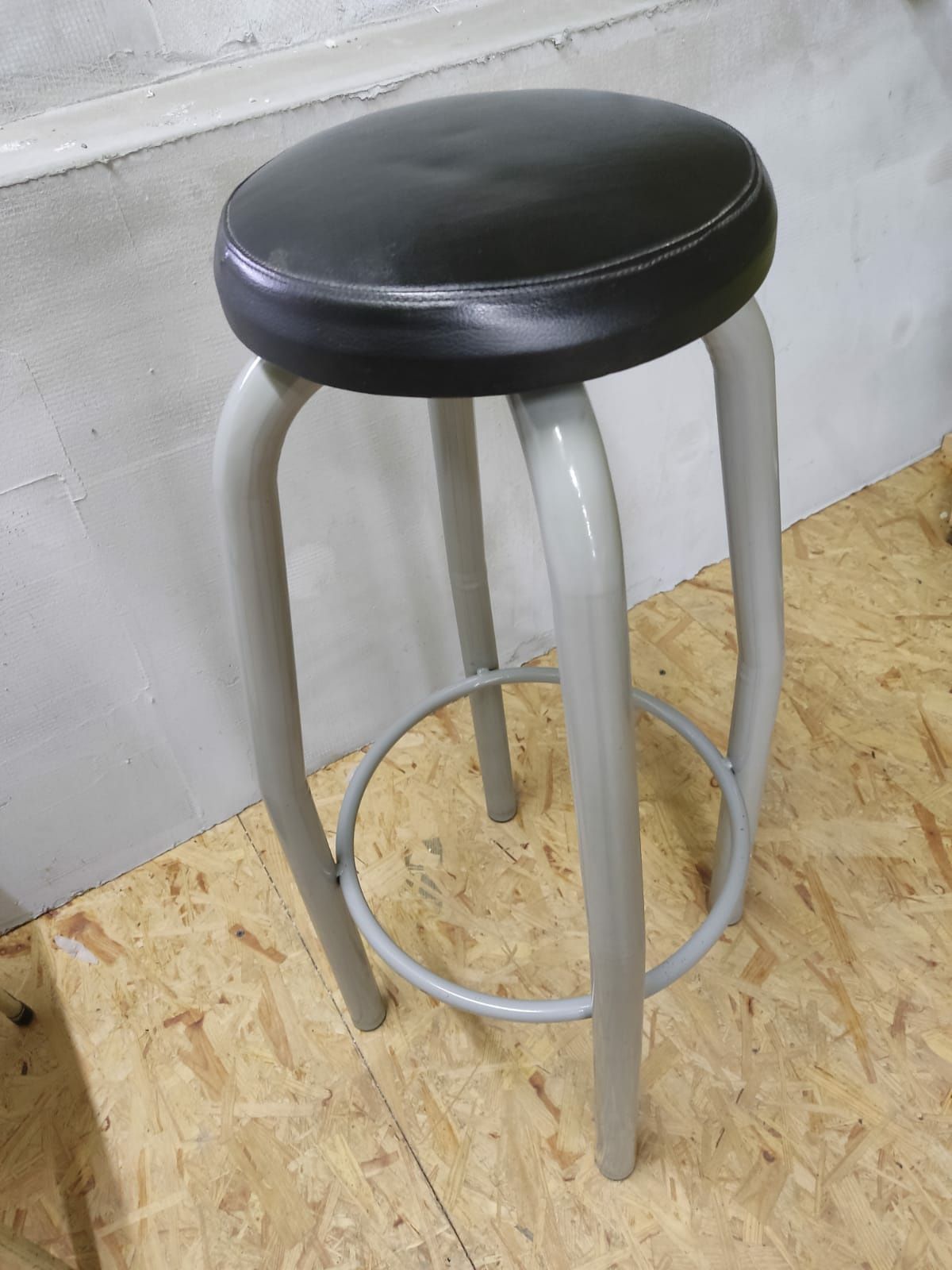 Taboret barowy metalowy
