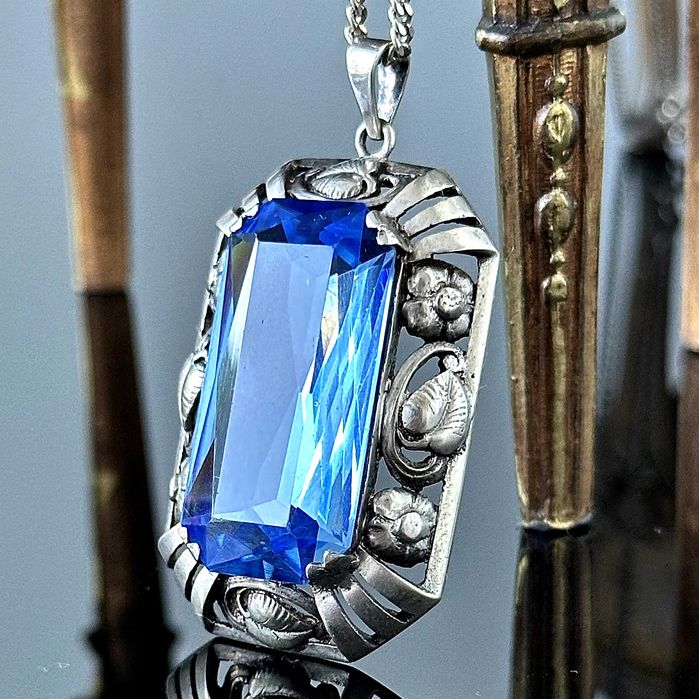 Srebrna przywieszka z Akwamarynem z około 1900r. srebro próby 835