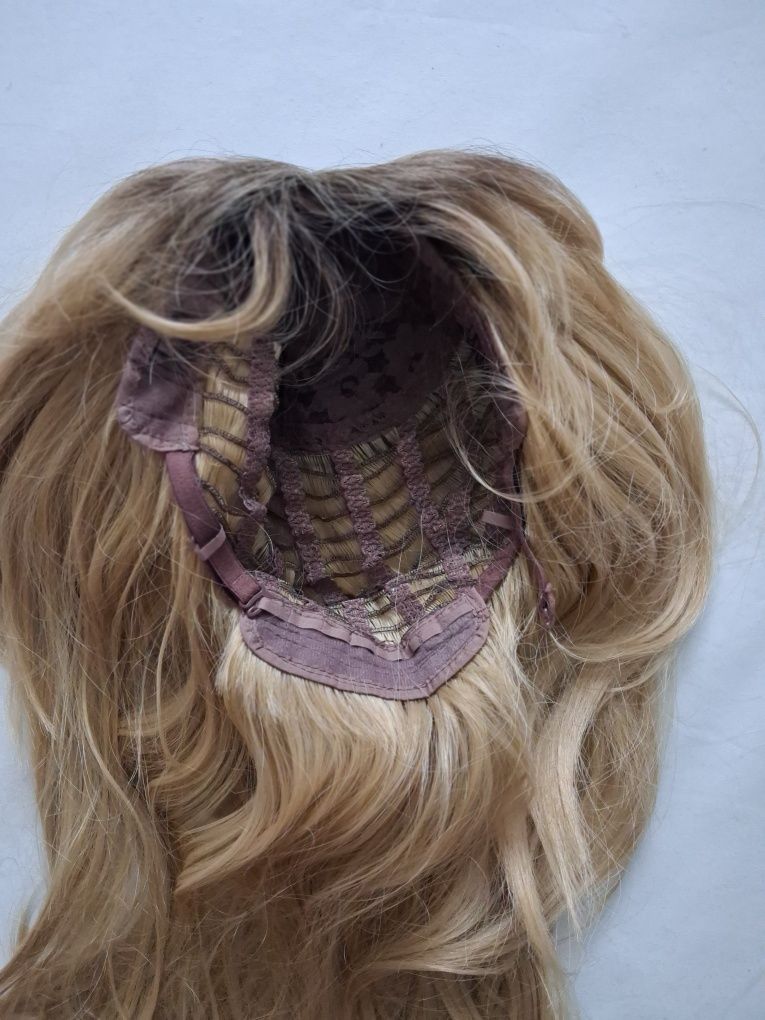 Peruka blond ambrę ok 67 cm