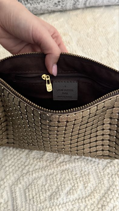 Złota torebka LV pochette