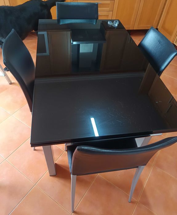 Mesa de refeições com 4 cadeiras