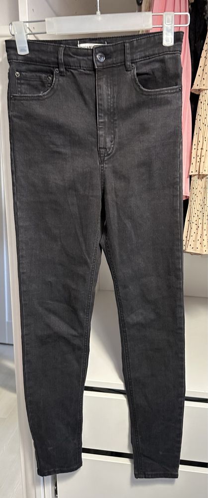 Elastyczne spodnie jeans rozmiar 36 Pull & Bear