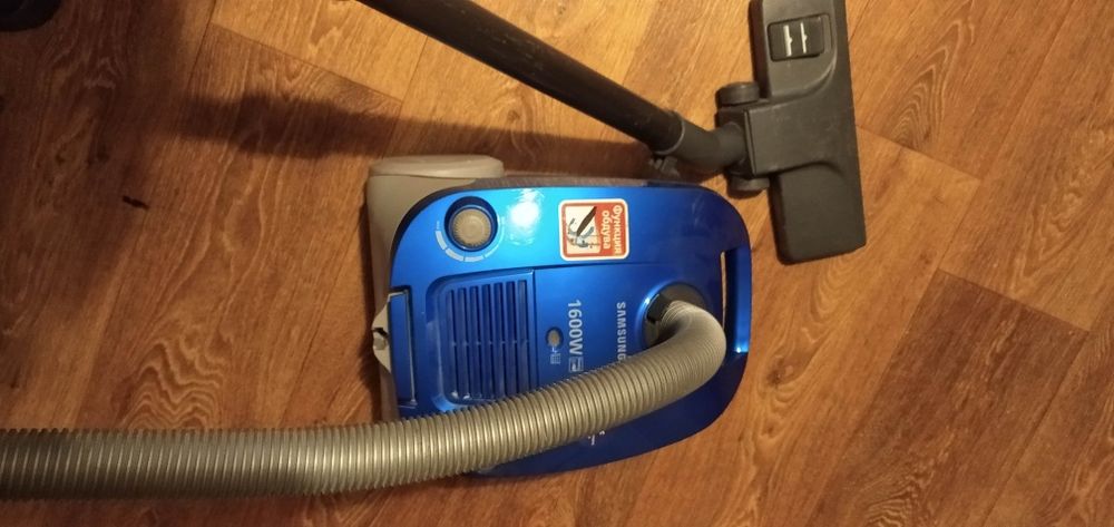 Пылесос Самсунг 1600 с мешком,