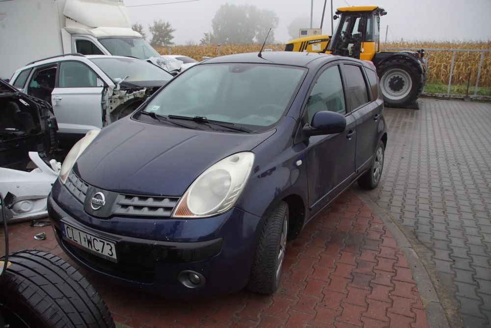Auto na części - Nissan Note I E11 1.4 16V 88 KM CR14DE JH3103 BW9 2006R Silnik Skrzynia Drzwi Maska Klapa Zderzak Błotnik Szyba Lusterko Lampa Deska Kokpit Sterownik Moduł Czujnik Licznik Kierownica Panel