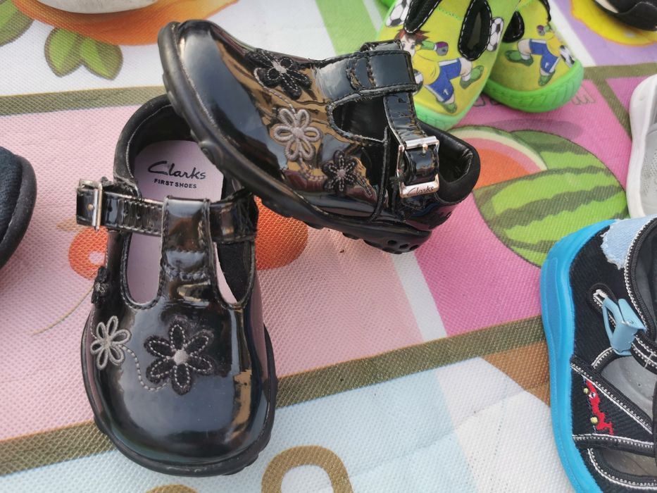 Skórzane lakierowane półbuty balerinki Clarks skóra naturalna 19 20