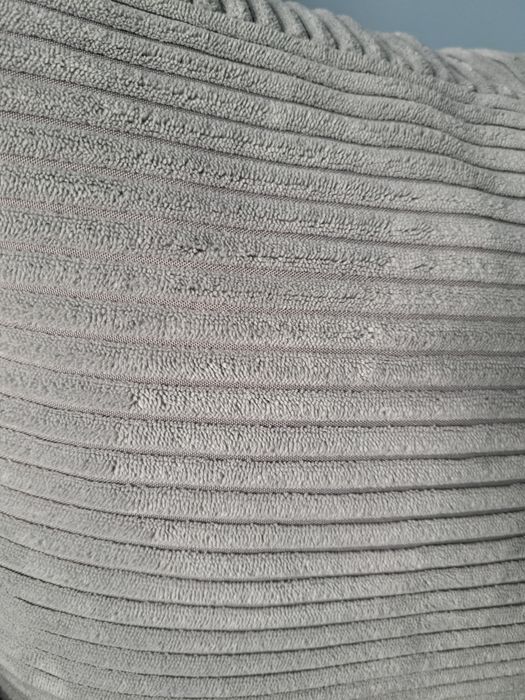 Sofa dwuosobowa .