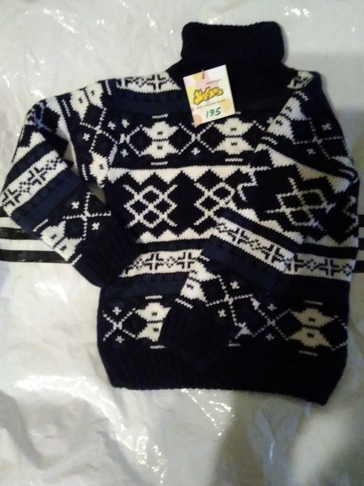 Детский свитер новый