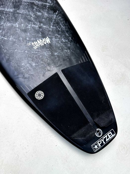 Prancha surf Pyzel Shadow 5'8 24,9L Preta - como nova