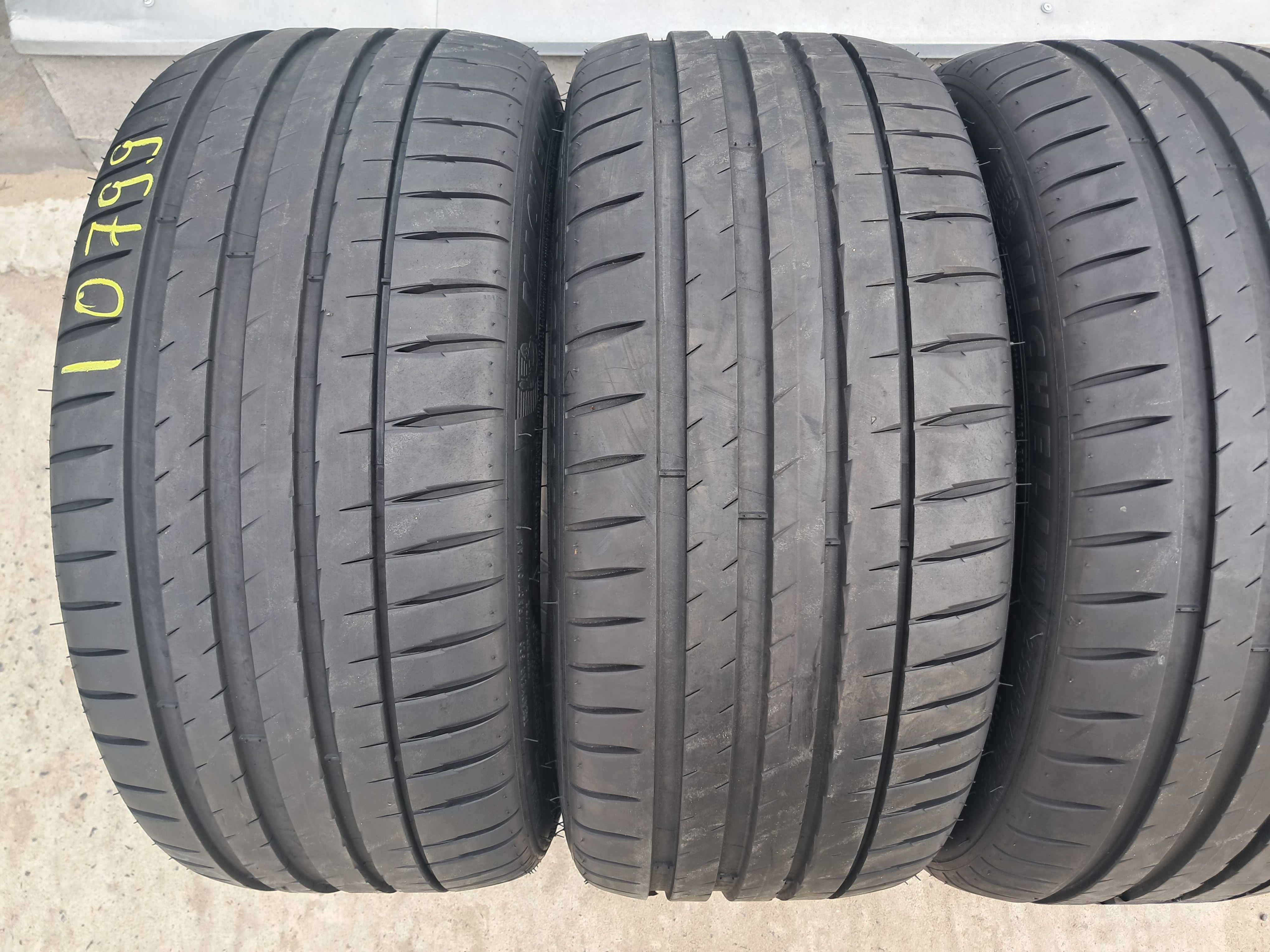 Резина літо 99% протектор Michelin 235/40 R18 Pilot Sport 4