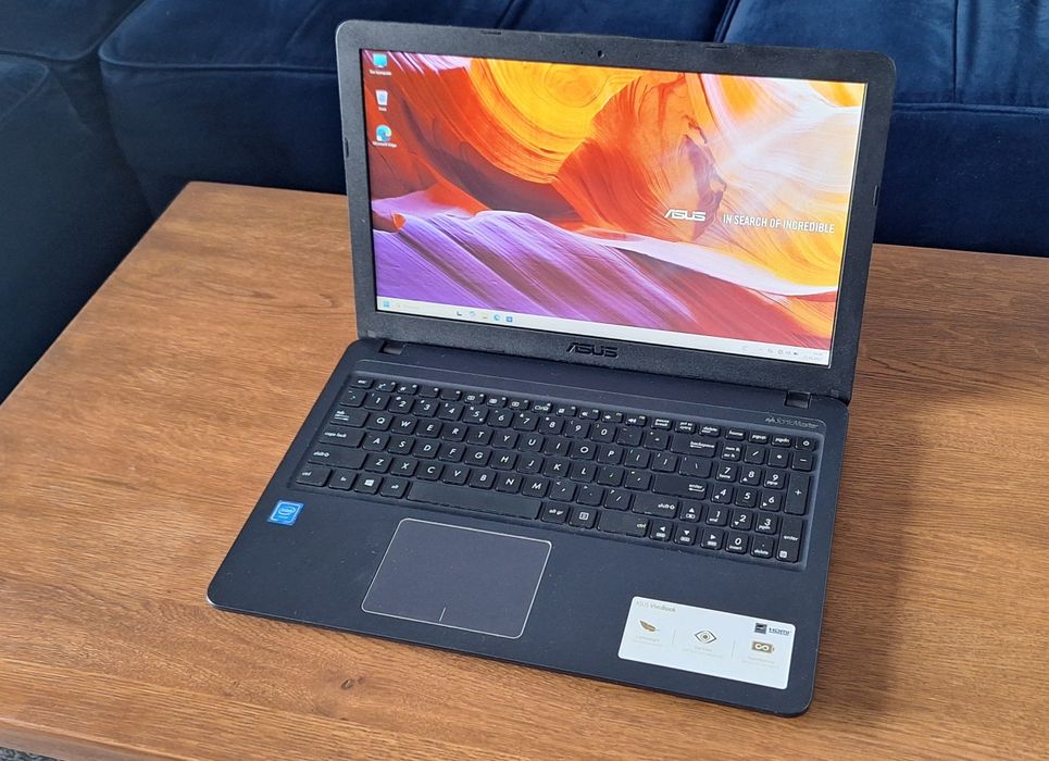 Laptop Asus Vivobook Intel/4GB RAM/256 SSD/WIN 11
