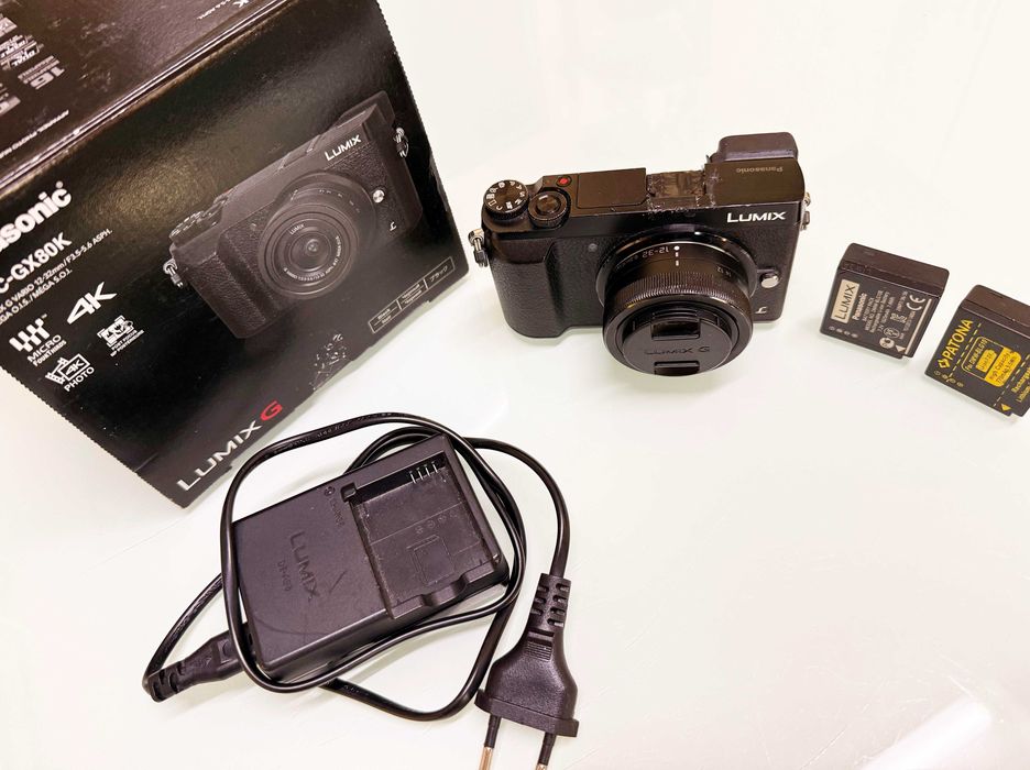 Panasonic Lumix DMC GX80 com lente panqueca 12-35mm
