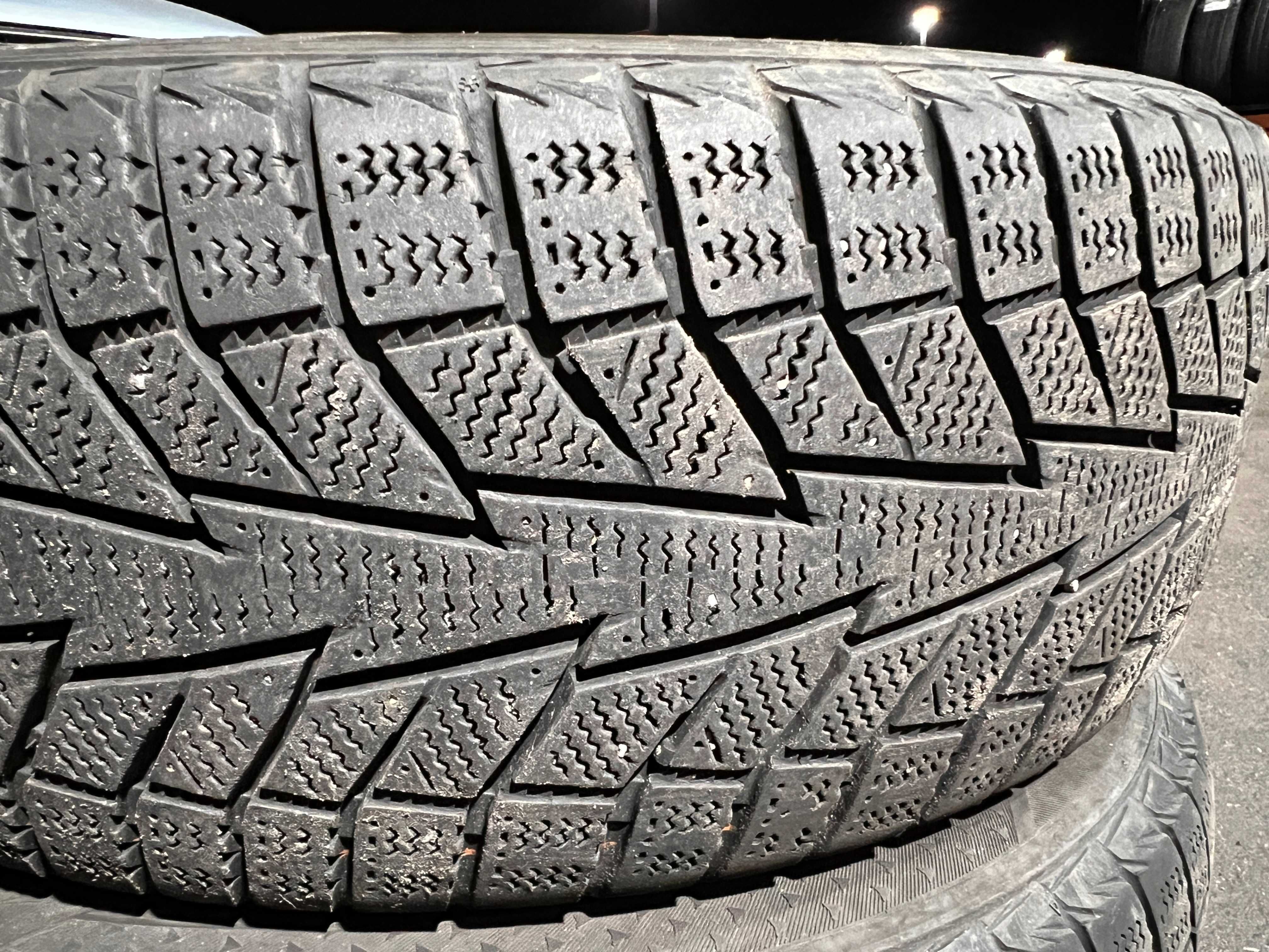 Продам автошини *Зима 185/60/R15 Hankook